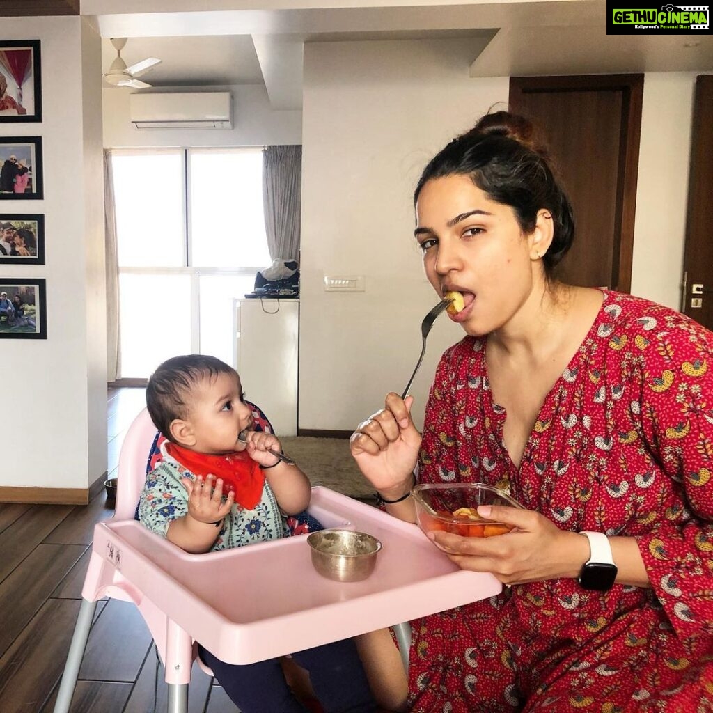 Shikha Singh Instagram - Baby eats mommy eats 😎