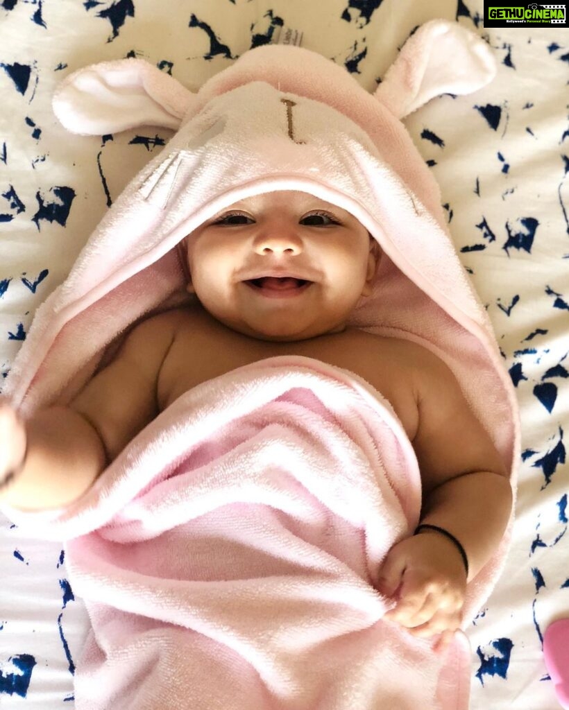 Shikha Singh Instagram - Did someone get a bunny from @kicksandcrawl ❤️ Thank u for this cute bunny soft towel & we are loving our baths all the more now 🥰🙏