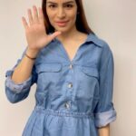Shikha Singh Instagram - From my nani, to my mom, and now me… we've used #NIVEACreme around the house since longer than I can remember! It was our go-to cream for everything! 💙 And now seeing the same #NIVEACreme in these festive looks, makes it all the more special! Thank you for this @niveaindia for the #NIVEAFestiveCare hamper! 🤩 #ShareTheCare #collaboration #NIVEAxShikha #niveaindia #Shikhasingh