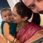 Shikha Singh Instagram - Hello there u photo-bomber @car_run 👃🏻 #fomomoments #grateful #baby #girl #babygirl #babiesofinstagram #us #familia #family #indianwedding #lasyagotmarried #blessed🙏