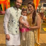 Shikha Singh Instagram - How time flies ! US! At @lasya.pamidi & @virensibal wedding ❤️ #bestwishesalways Thank you for helping out with the dress @rajeekhanna40 🤗 & @eshankhanna10 & @ahankhanna thanks for the waistcoat. U guys rock 🪨 Al’s outfit by @chopuco ❤️