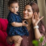 Shikha Singh Instagram – Did someone say “Look here in the camera & pose” 

📸 @roshni_banthia 

#babiesofinstagram #babygirl #lovingit #grateful #blessed #poser #natural #daughters #thankyougod