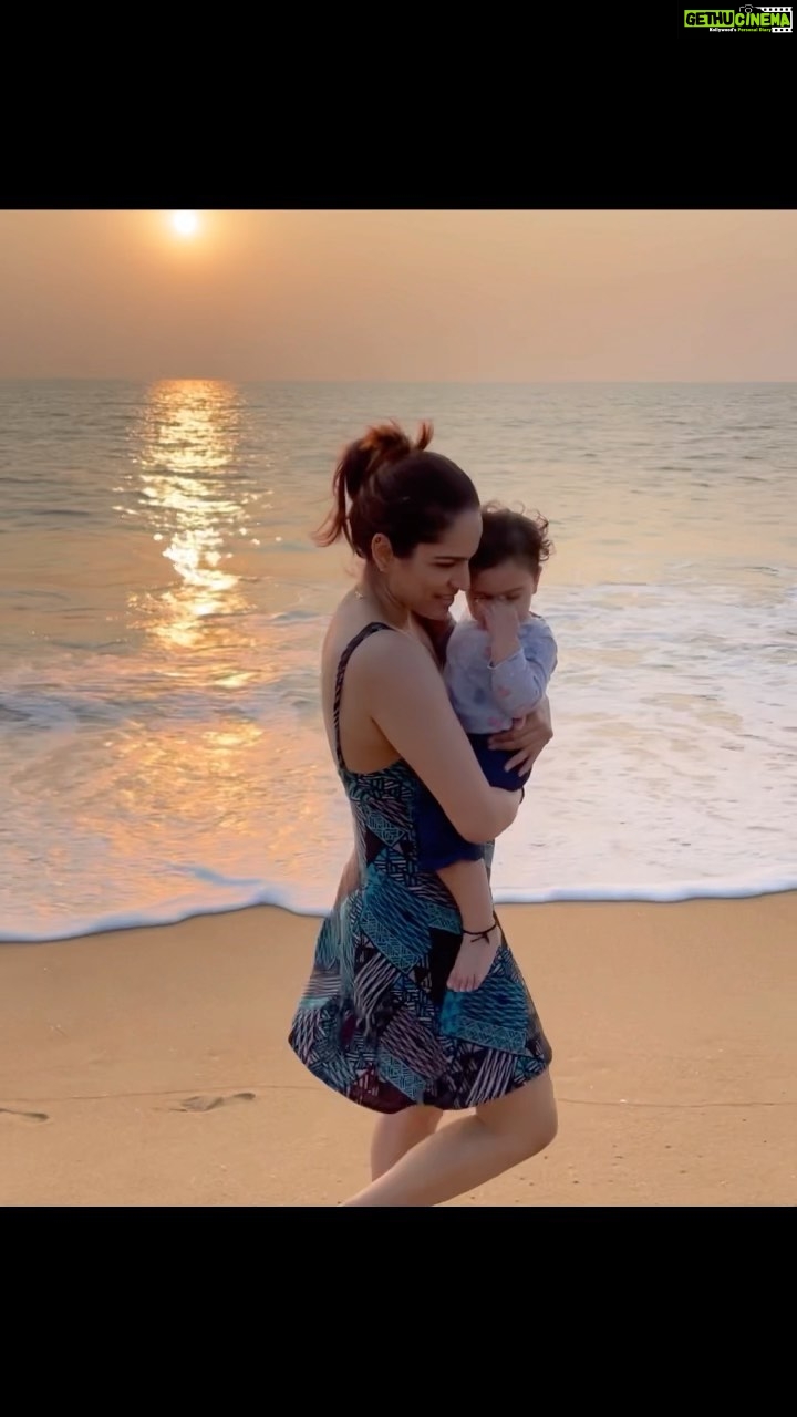 Shikha Singh Instagram - The moments I will never forget❤️ #themomentsiwillneverforget #memories #reels #trending #trendingreels #trendingnow #reelsinstagram #reelkarofeelkaro #reelsviral #reelsvideo #baby #babygirl #timeisflying #thankyou #god #blessed #godisgood
