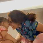 Shikha Singh Instagram - As a mom, you gotta find things & ways to keep your little one busy & happy! So here’s our little story with a simple bowl to bowl you over! Simple yet effective! #simplepleasuresoflife #grateful #thankyougod #momlife #alaynasinghshah #mybaby #lifeisgood #touchwood