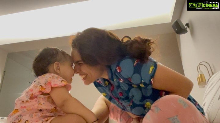 Shikha Singh Instagram - As a mom, you gotta find things & ways to keep your little one busy & happy! So here’s our little story with a simple bowl to bowl you over! Simple yet effective! #simplepleasuresoflife #grateful #thankyougod #momlife #alaynasinghshah #mybaby #lifeisgood #touchwood