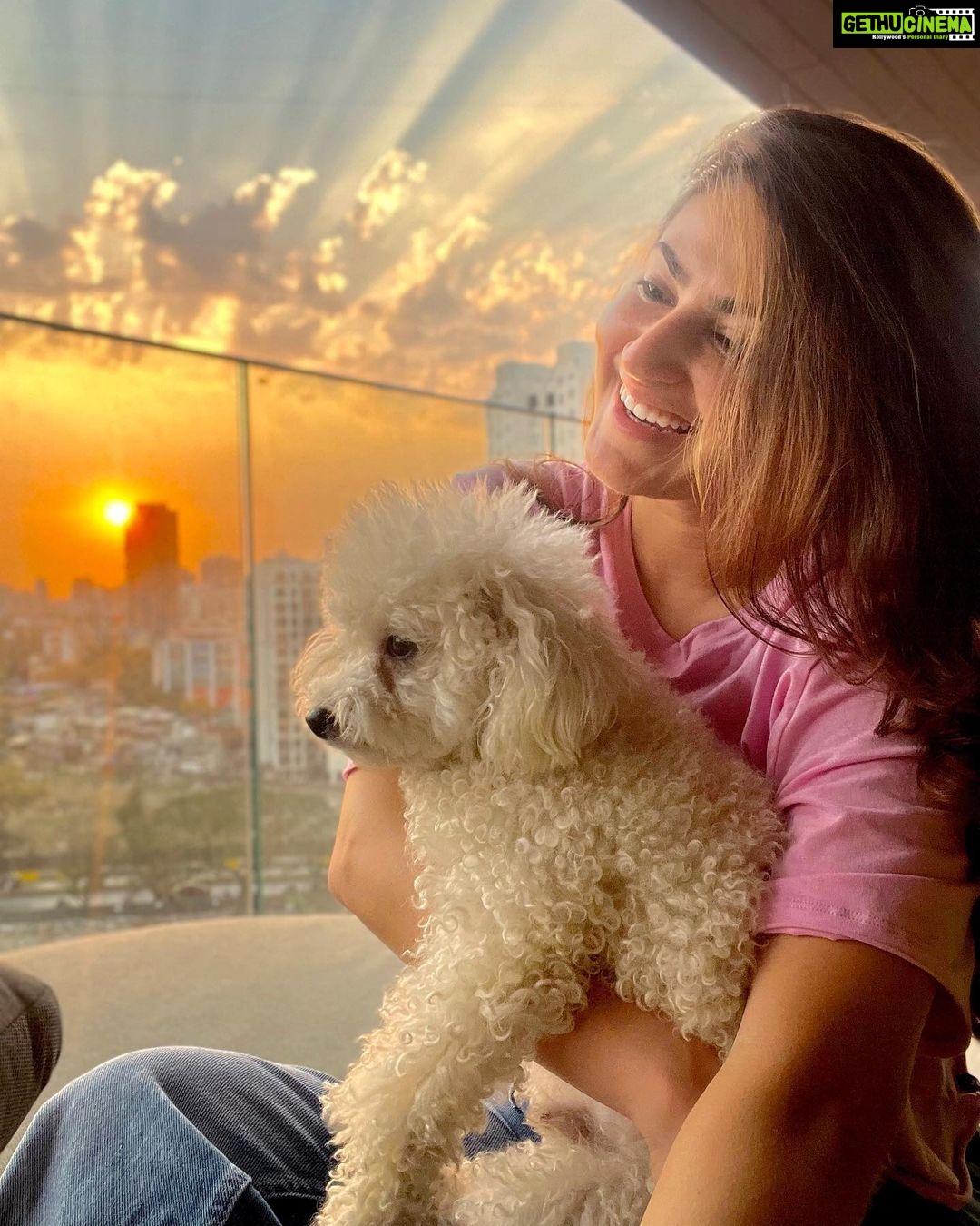 Shivaleeka Oberoi Instagram - A beautiful sunset and a girl who overdid the selfies! π€πΆπβοΈ Swipe till the last slide π€ͺ