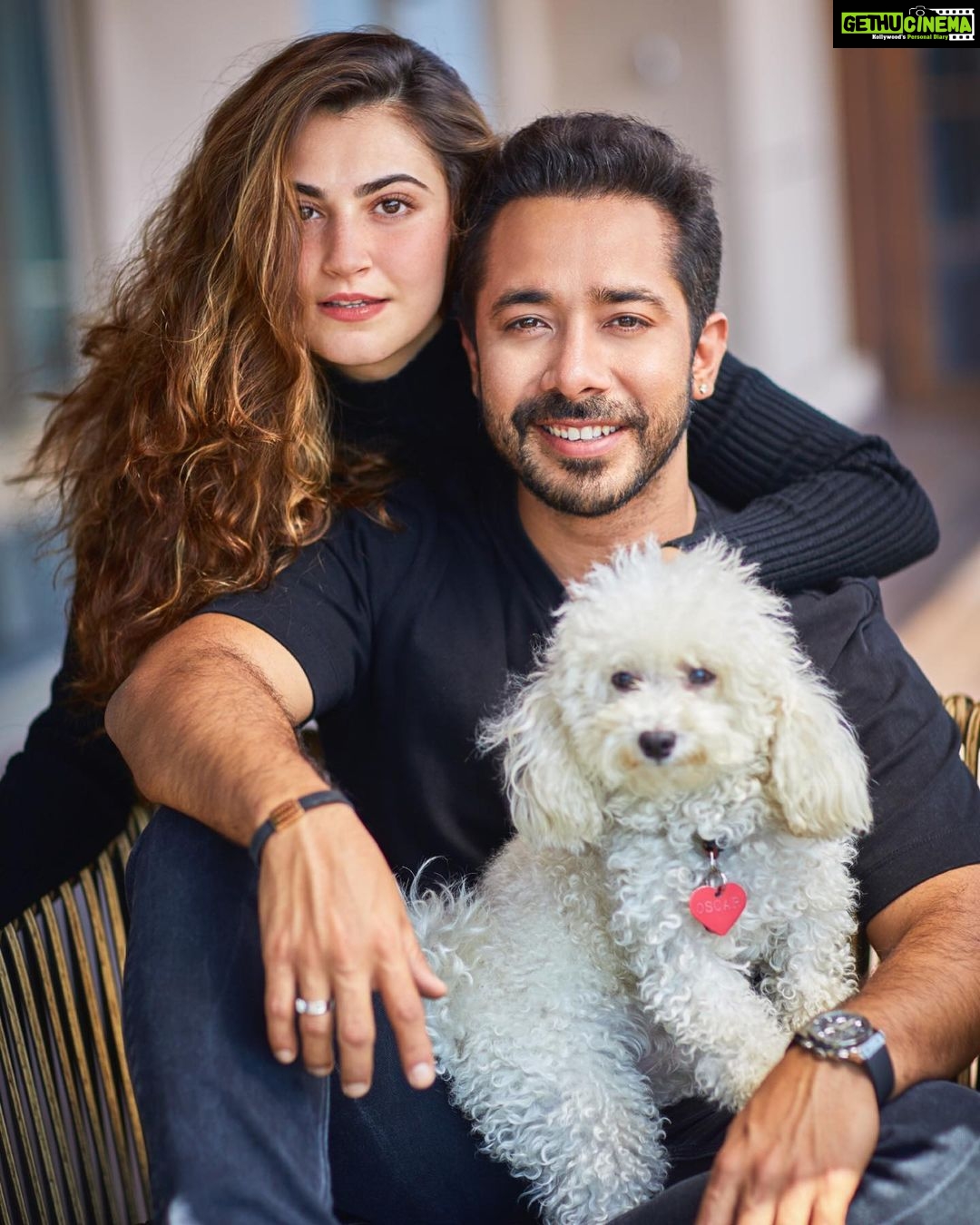 Shivaleeka Oberoi Instagram - Queen of their hearts! ❤️🤭 #FamilyGoals 👫🏻🐶
