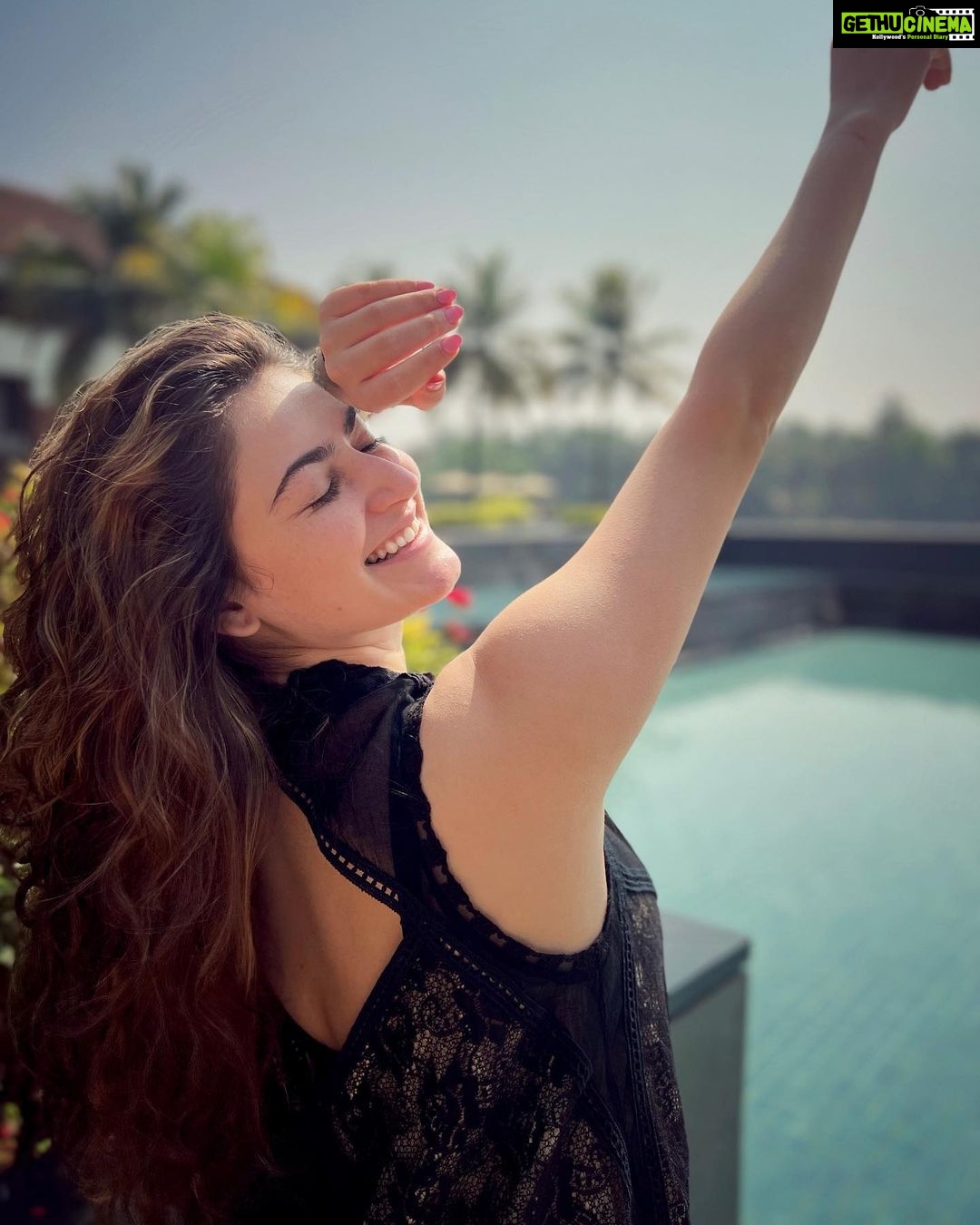 Shivaleeka Oberoi Instagram - Just a happy girl in her world. ☀️🌊🍃