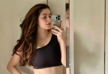 Shivaleeka Oberoi Instagram - Abs-olutely missing burgers and pizzas. 🥲🍔😣🍕