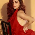Shivaleeka Oberoi Instagram - Tis’ the season of red! ❤️🌹