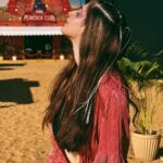 Shivaleeka Oberoi Instagram – Wanderlust and desert dust. 🦋🏜️☀️🦚
#MondayVibes #bohochic