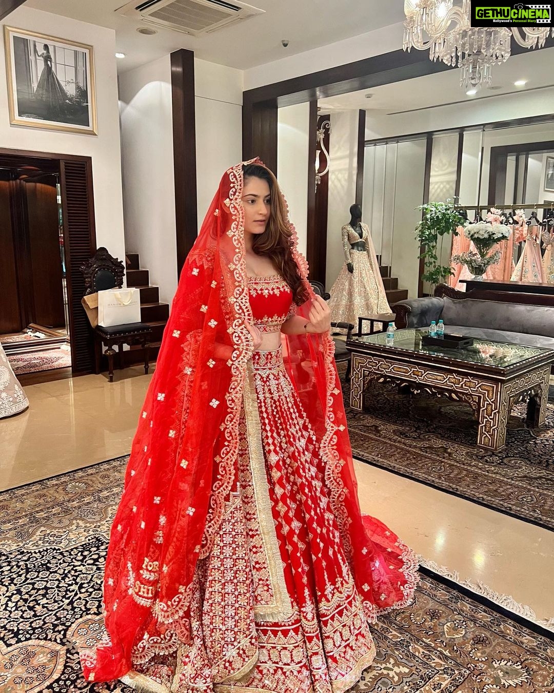 Shivaleeka Oberoi Instagram - Wedding prep memories! ❤️ Fittings, travel, 100 calls & meetings a day, mini bachelorette and a roller coaster of emotions all throughout. 🫠🥹
