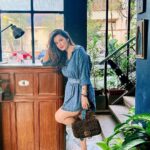 Shivaleeka Oberoi Instagram – Blue eyes hypnotize..
Complete the caption 😜

#Sundaze #Denim 💙