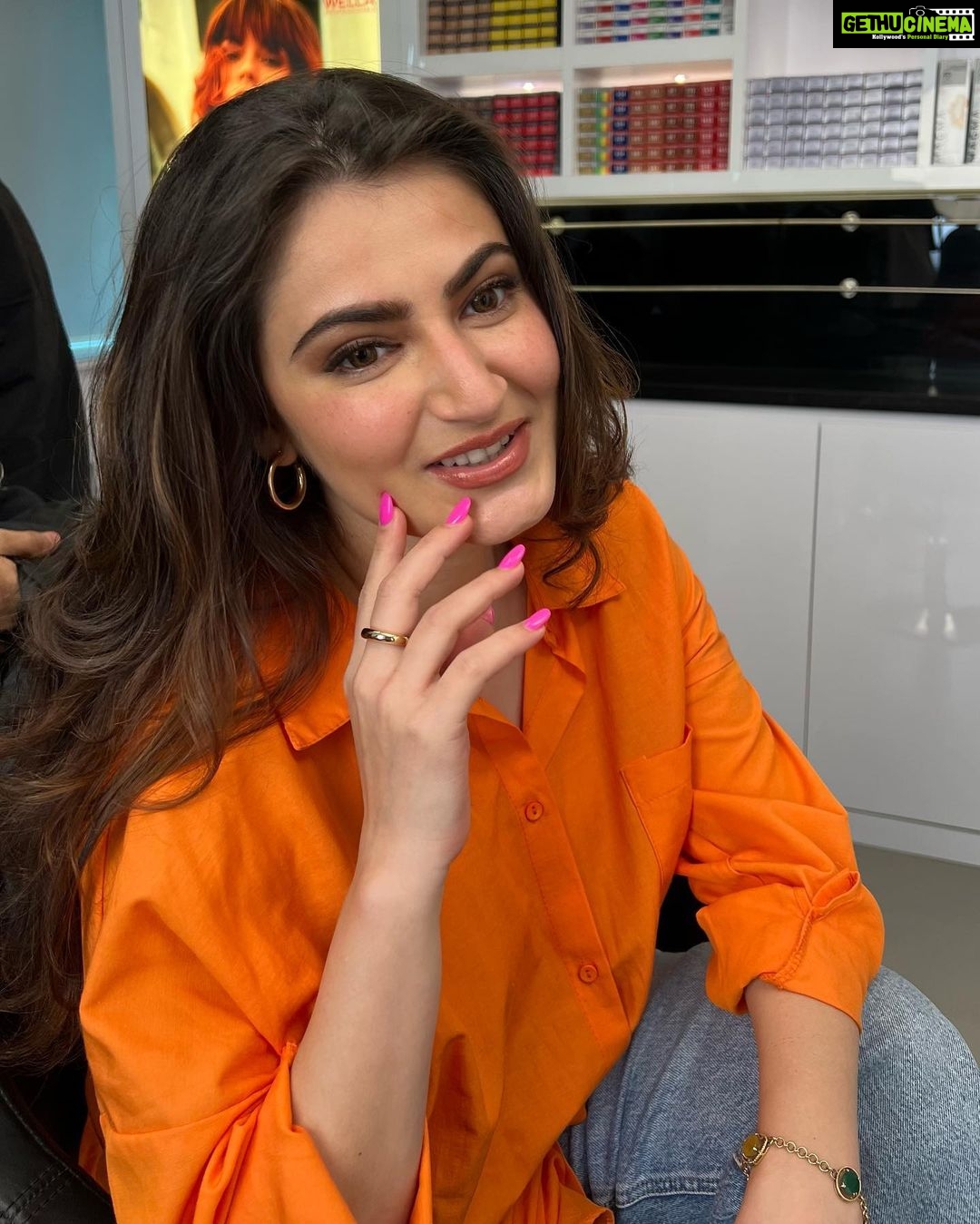 Shivaleeka Oberoi Instagram - Many moods 📸🥰🧡