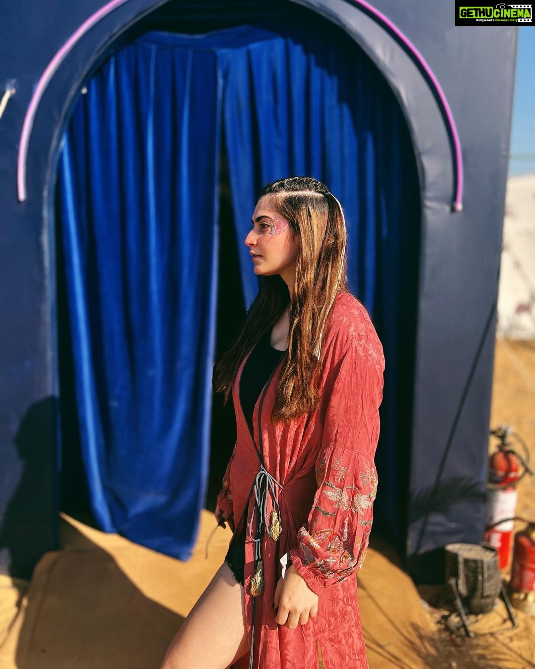 Shivaleeka Oberoi Instagram - Wanderlust and desert dust. 🦋🏜️☀️🦚 #MondayVibes #bohochic