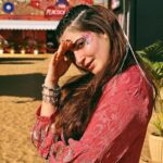 Shivaleeka Oberoi Instagram – Wanderlust and desert dust. 🦋🏜️☀️🦚
#MondayVibes #bohochic