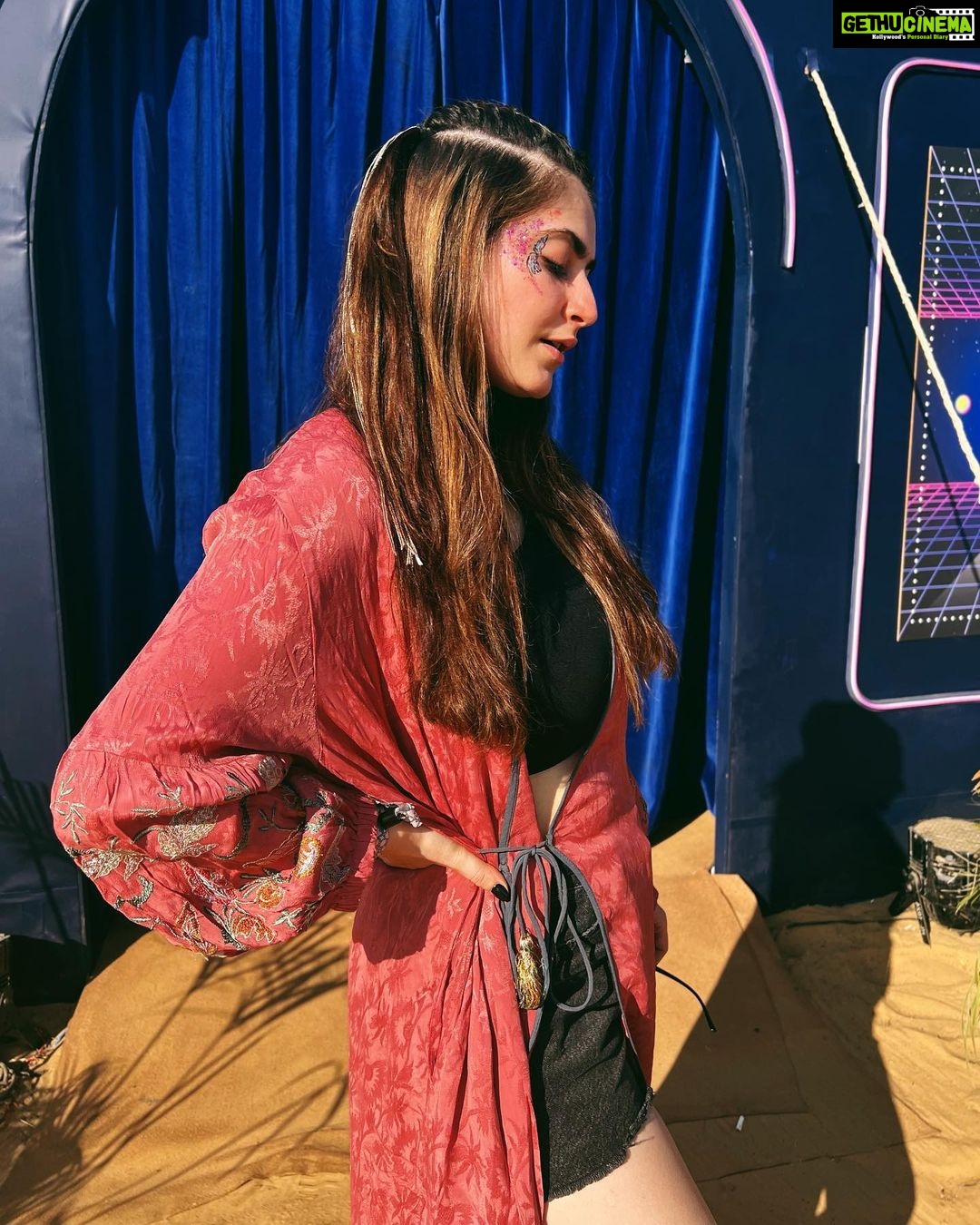 Shivaleeka Oberoi Instagram - Wanderlust and desert dust. 🦋🏜️☀️🦚 #MondayVibes #bohochic