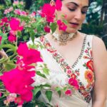 Shivaleeka Oberoi Instagram – 🌸🥀🌻🌺
@juhi.ali @shraddharambhia_official
@rubans.in