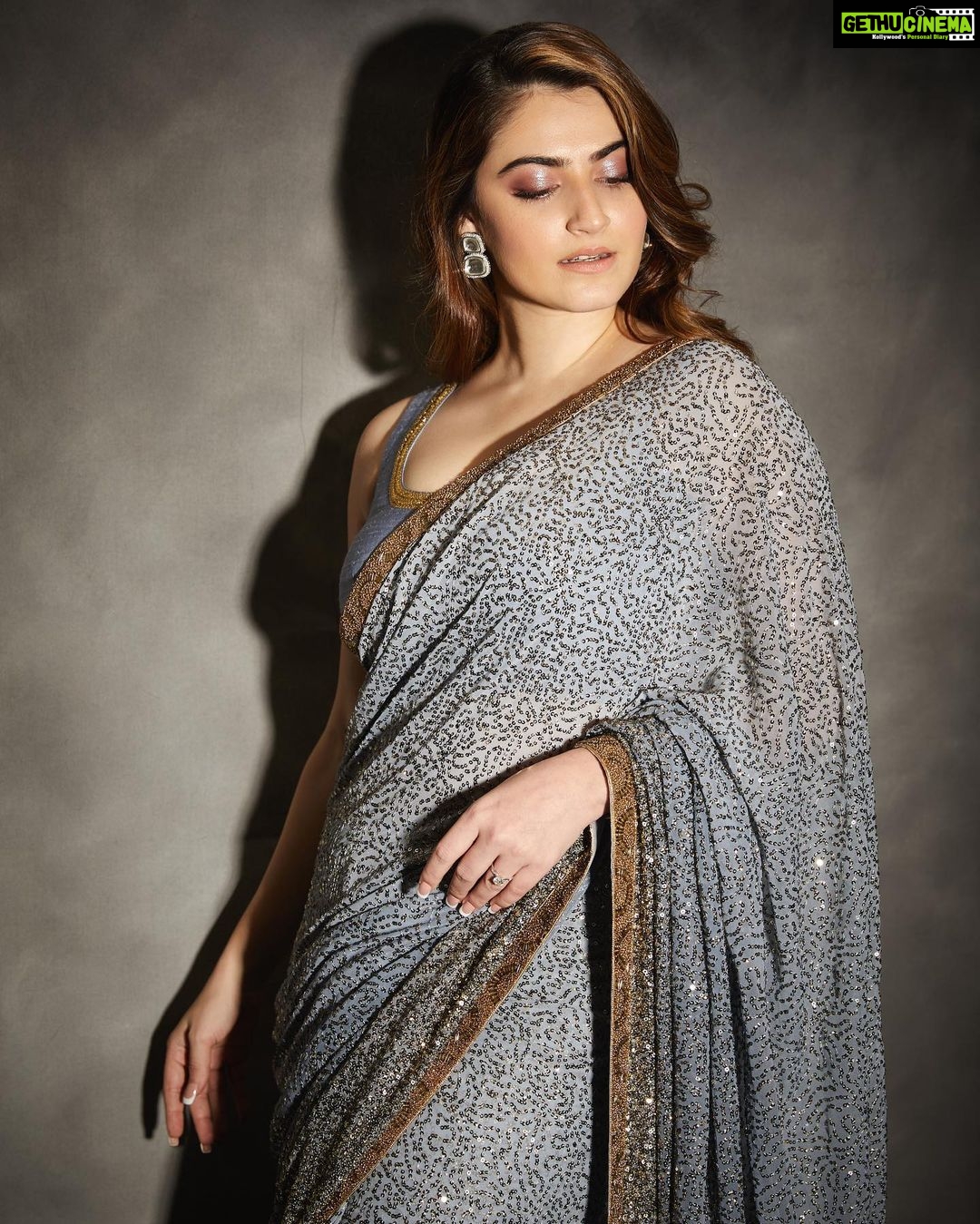 Shivaleeka Oberoi Instagram - Dadasaheb Phalke Award for the Most Popular Breakthrough Actress of the year 2022 🦋💫 Styled by @juhi.ali Saree @bhumikagrover Jewels @rubans.in HMU @hairandmakeupbypinks Photos by @anamika_
