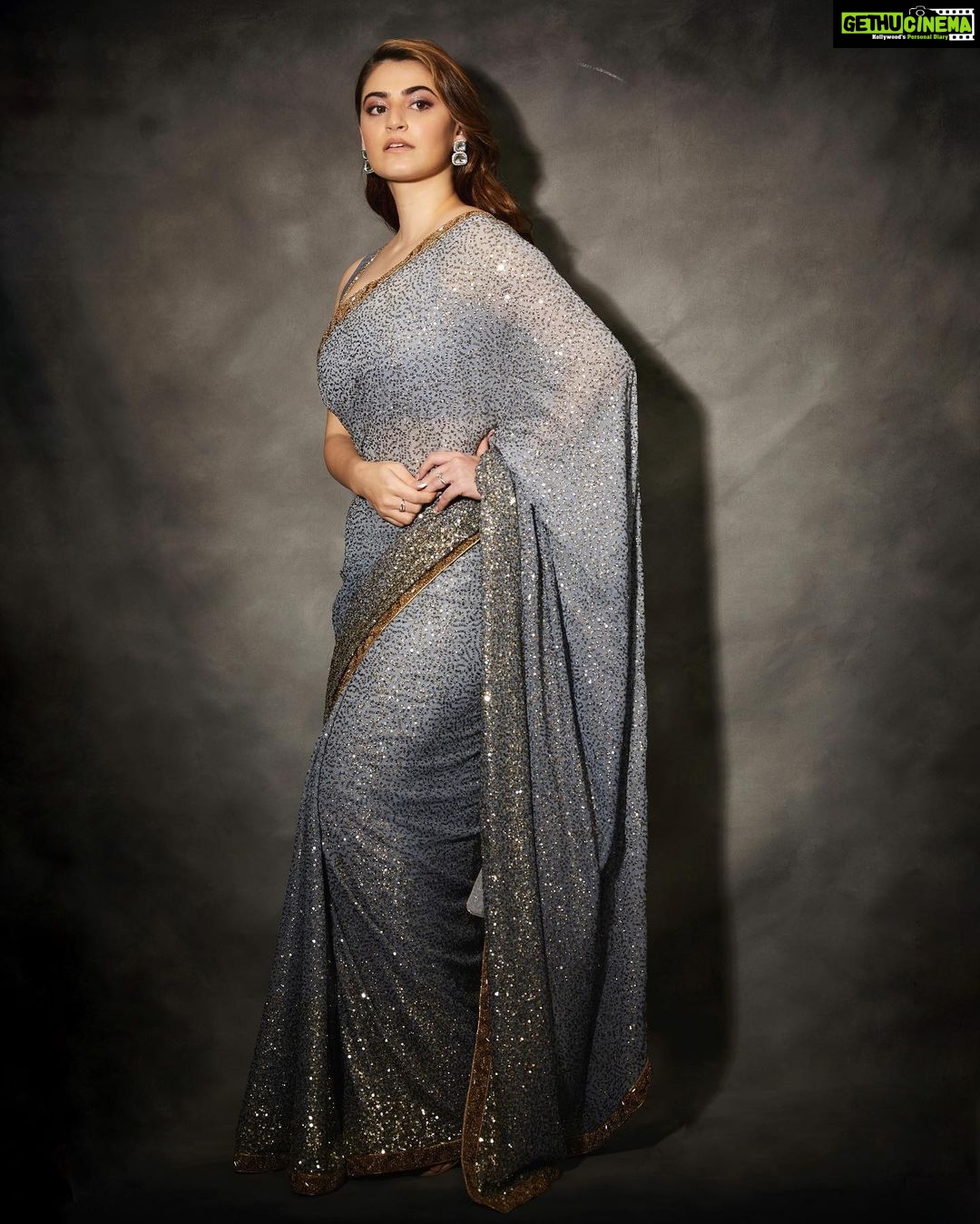 Shivaleeka Oberoi Instagram - Dadasaheb Phalke Award for the Most Popular Breakthrough Actress of the year 2022 🦋💫 Styled by @juhi.ali Saree @bhumikagrover Jewels @rubans.in HMU @hairandmakeupbypinks Photos by @anamika_