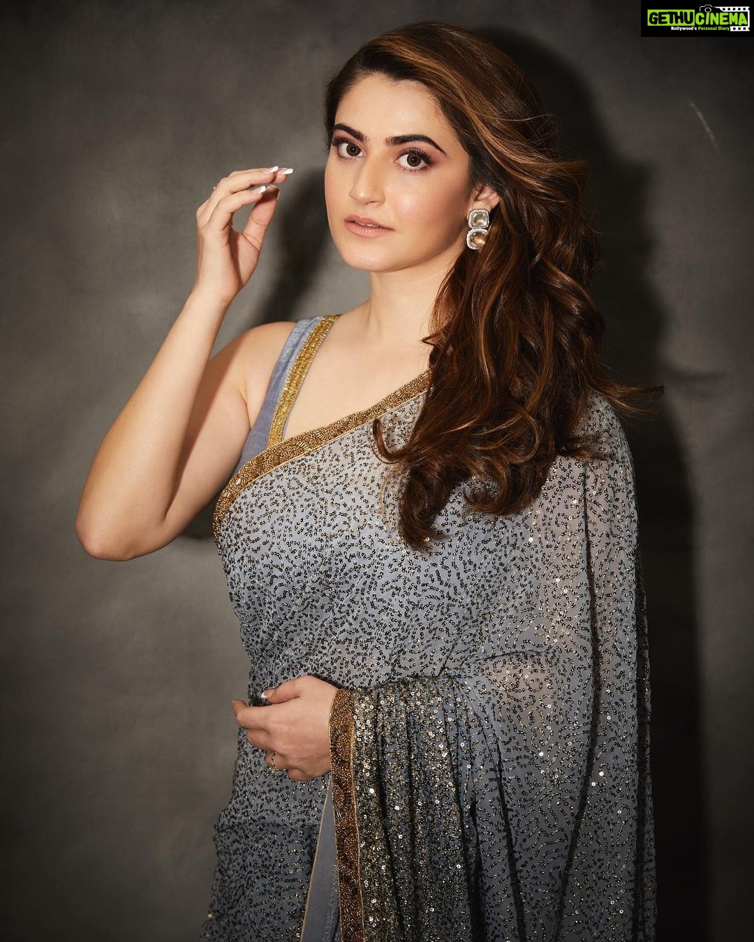 Shivaleeka Oberoi Instagram - Dadasaheb Phalke Award for the Most Popular Breakthrough Actress of the year 2022 🦋💫 Styled by @juhi.ali Saree @bhumikagrover Jewels @rubans.in HMU @hairandmakeupbypinks Photos by @anamika_
