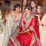 Shivaleeka Oberoi Instagram - My girls my girls ❤️ their reactions on seeing me as a bride!! 🥹❤️