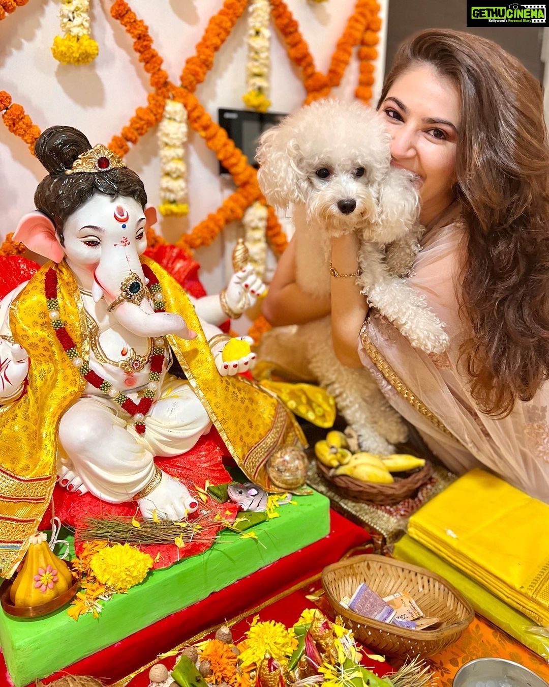 Shivaleeka Oberoi Instagram - Happy Ganesh Chaturthi ๐ผโค๏ธ #GaneshChaturthi #Ganesha #MasiTime ๐ฉโ๐งโ๐ฆ
