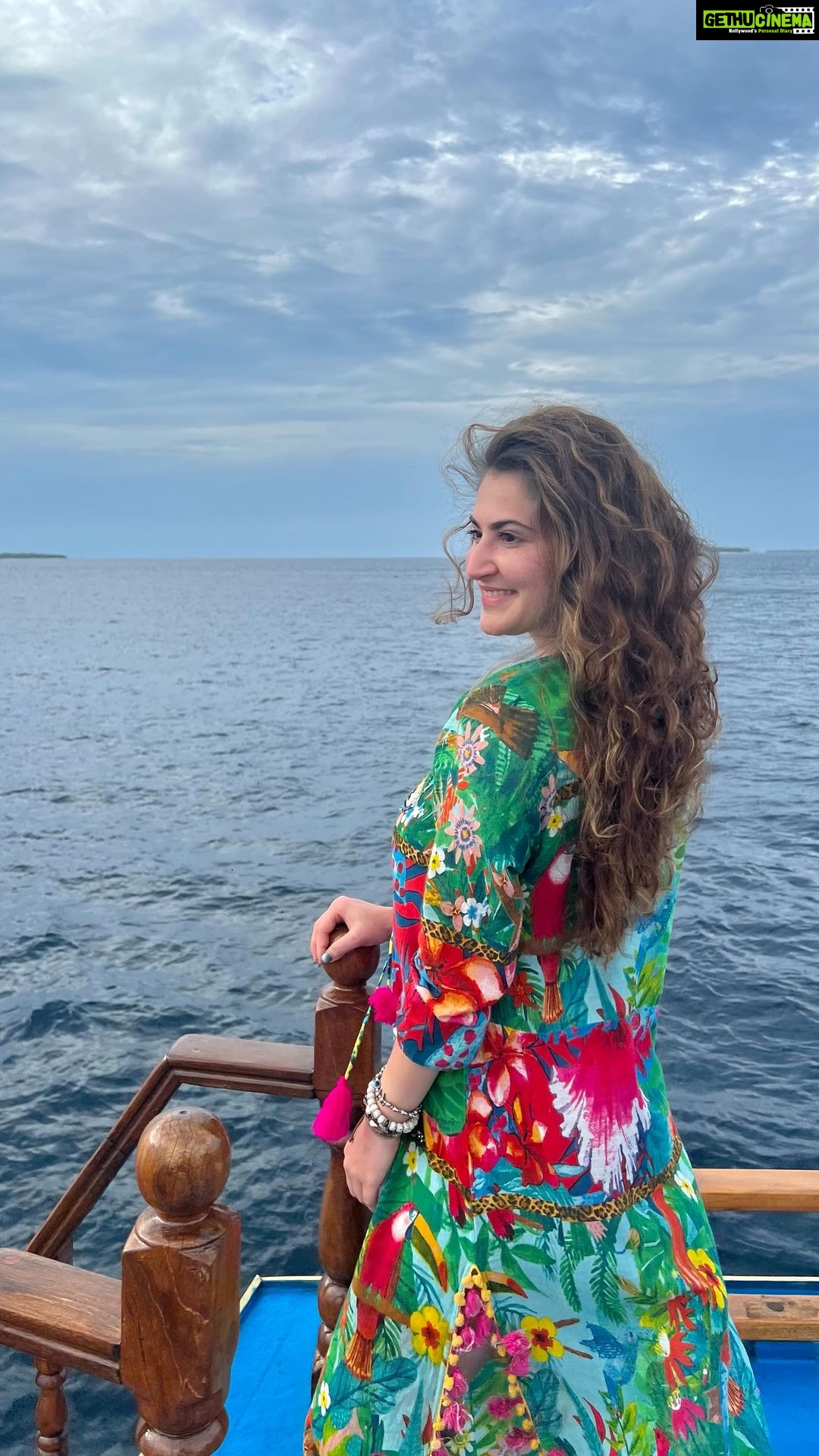 Shivaleeka Oberoi Instagram - Surprise visit by 🐬🐬🐬🥹🥹🥹