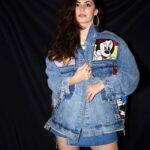 Shivaleeka Oberoi Instagram – In the right denim.
A girl can conquer the world! 💙🦋

Styled by @d_devraj 
Assisted by @idarshishetty 
Denim jacket @mashbymalvikashroff
Earings and Rings @blingthingstore
Heels @londonrag_in
Photograher @harsh__mevada