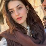 Shivaleeka Oberoi Instagram – Selfies so good that I can’t keep it to myself! 🤭 Red lip or nude? 👀