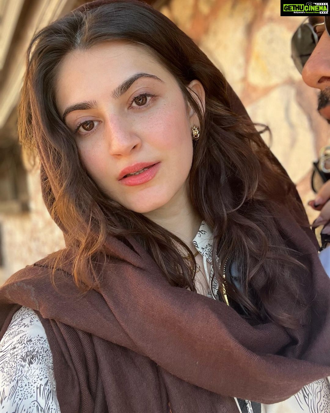 Shivaleeka Oberoi Instagram - Selfies so good that I can’t keep it to myself! 🤭 Red lip or nude? 👀