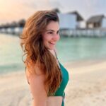 Shivaleeka Oberoi Instagram - Dear ocean, Thanks for making us feel tiny, humble, inspired and salty…All at once! 🧜🏻‍♀️🐚