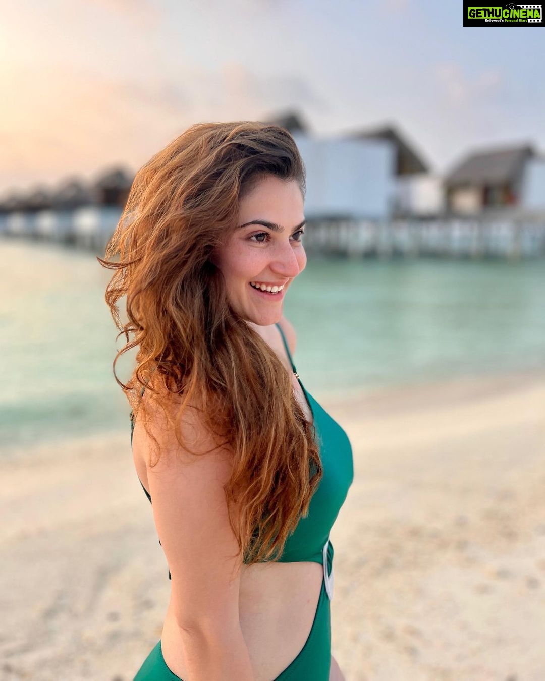 Shivaleeka Oberoi Instagram - Dear ocean, Thanks for making us feel tiny, humble, inspired and salty…All at once! 🧜🏻♀️🐚
