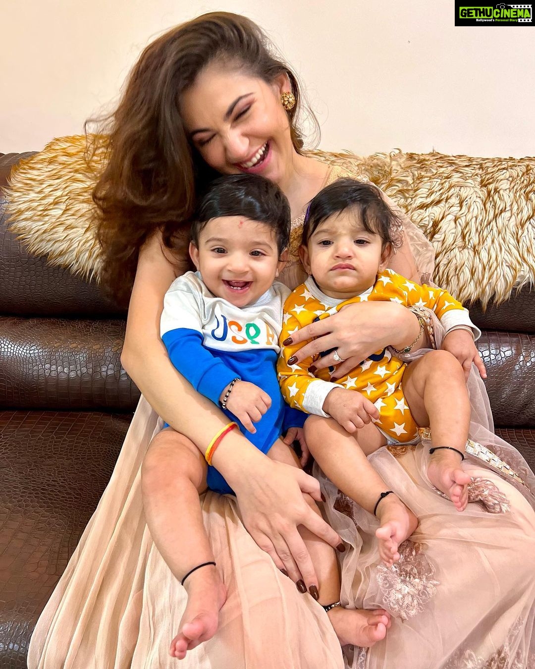 Shivaleeka Oberoi Instagram - Happy Ganesh Chaturthi ๐ผโค๏ธ #GaneshChaturthi #Ganesha #MasiTime ๐ฉโ๐งโ๐ฆ