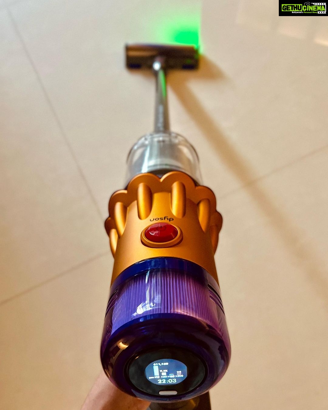 Shivaleeka Oberoi Instagram - Life update: Currently in love with a super genius gadget πββοΈ The in-built laser in #DysonV12 vaccum cleaner is so helpful in recognising minute dust particles which are difficult to spot otherwise. Also, the display helps me see the amount of dust collected. π #Gifted #DysonIndia #DysonHome
