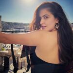 Shivaleeka Oberoi Instagram – Views on views! ⛰🐝

#Cappadocia #Bucketlist ✔️