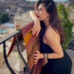 Shivaleeka Oberoi Instagram – Views on views! ⛰🐝

#Cappadocia #Bucketlist ✔️