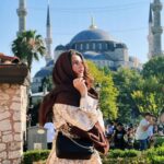 Shivaleeka Oberoi Instagram - No, Nargis is not lost in Turkey. 😝🤓 #Istanbul #BlueMosque #KhudaHaafiz 💫 İstanbul Turkey