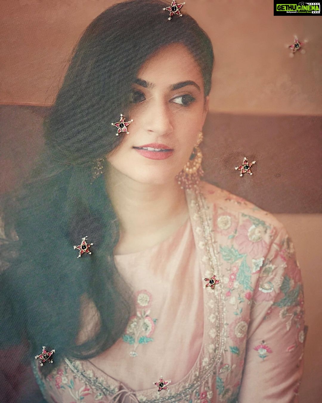Shivaleeka Oberoi Instagram - Happy Ekadashi & Eid Mubarak πβ¨ Hair and makeup @nehaseehra Stylist @d_devraj Assisted by @idarshishetty @stylebyishita Outfit by @anjumodi Earings @aquamarine_jewellery Rings @the_jewel_gallery #KhudaHaafizChapter2AgniPariksha