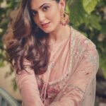 Shivaleeka Oberoi Instagram - Happy Ekadashi & Eid Mubarak 🕊✨ Hair and makeup @nehaseehra Stylist @d_devraj Assisted by @idarshishetty @stylebyishita Outfit by @anjumodi Earings @aquamarine_jewellery Rings @the_jewel_gallery #KhudaHaafizChapter2AgniPariksha