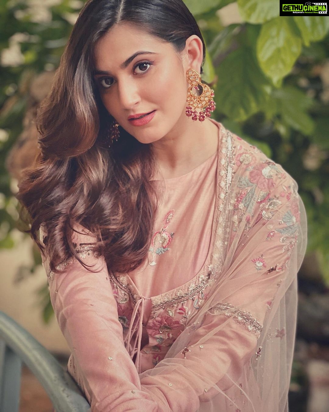 Shivaleeka Oberoi Instagram - Happy Ekadashi & Eid Mubarak πβ¨ Hair and makeup @nehaseehra Stylist @d_devraj Assisted by @idarshishetty @stylebyishita Outfit by @anjumodi Earings @aquamarine_jewellery Rings @the_jewel_gallery #KhudaHaafizChapter2AgniPariksha