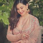 Shivaleeka Oberoi Instagram - Happy Ekadashi & Eid Mubarak 🕊✨ Hair and makeup @nehaseehra Stylist @d_devraj Assisted by @idarshishetty @stylebyishita Outfit by @anjumodi Earings @aquamarine_jewellery Rings @the_jewel_gallery #KhudaHaafizChapter2AgniPariksha