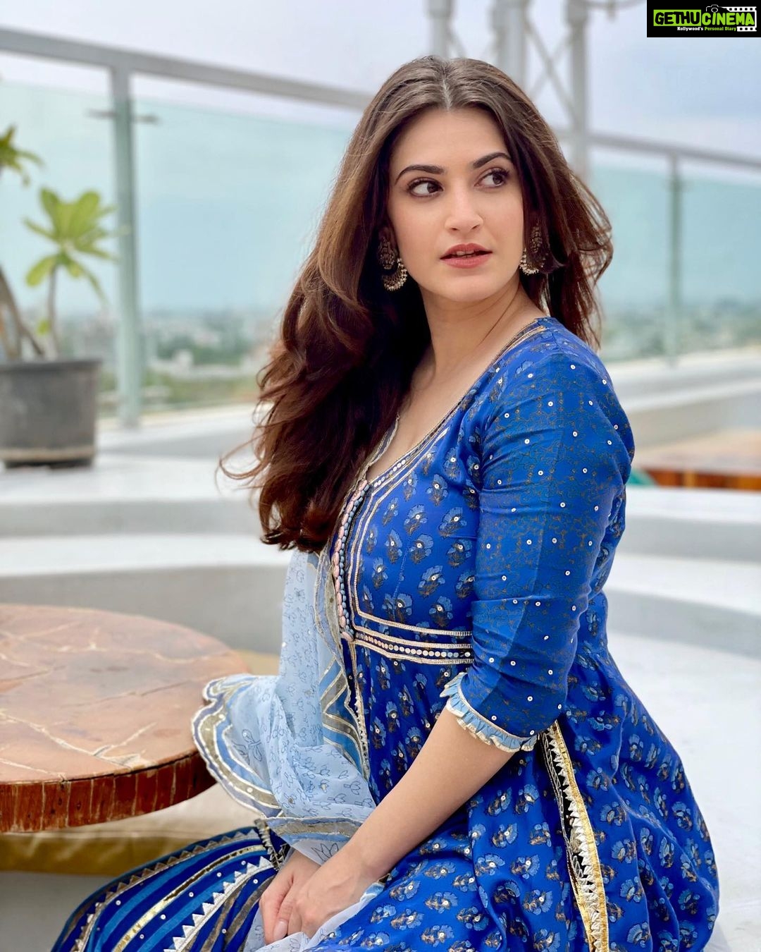 Shivaleeka Oberoi Instagram - Hello Indore!! 💙🦋 Hair and makeup: @nehaseehra Assisted by @aayushisonimakeup Styled by @d_devraj Assisted by @idarshishetty @stylebyishita Outfit - @maayera_jaipur @amigos.rizwan Heels- @Paioshoes Earings- @sangeetaboochra #KhudaHaafizChapter2AgniPariksha