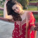 Shivaleeka Oberoi Instagram - Traditional >>> 🤭❤️