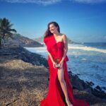 Shivaleeka Oberoi Instagram – Being awarded as “THE GLAMOROUS INFLUENCER OF THE YEAR” by @exhibitmagazine takes me back to the days when I started posting content randomly years ago to chasing my dreams of acting in films to balancing both out now! 
It’s been one hell of a journey!! 🥹
There have been good days and not so glamorous ones – keeping it real! 
What’s been constant through all this is the never ending love and support of my family and followers!! 
This one is for you all! ❤️ Kerala – God’s Own Country