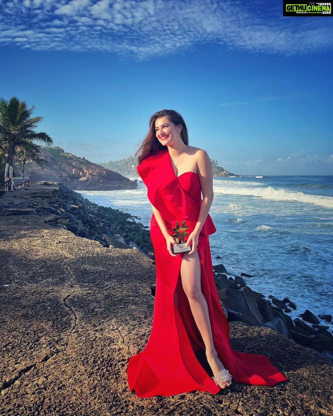 Shivaleeka Oberoi Instagram - Being awarded as “THE GLAMOROUS INFLUENCER OF THE YEAR” by @exhibitmagazine takes me back to the days when I started posting content randomly years ago to chasing my dreams of acting in films to balancing both out now! It’s been one hell of a journey!! 🥹 There have been good days and not so glamorous ones - keeping it real! What’s been constant through all this is the never ending love and support of my family and followers!! This one is for you all! ❤️ Kerala - God's Own Country