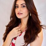 Shivaleeka Oberoi Instagram – Floral affair 🥀

Hair & Makeup: @nehaseehra
Asstd: @makeupbyishakothari

Stylist @d_devraj 
Style team @stylebyishita @charmizzle1
Accessories @blingthingstore 
Rings @curiocottagejewelry

Photographer: @harsh__mevada 

#KhudaHaafizChapter2 #promotions #ootd