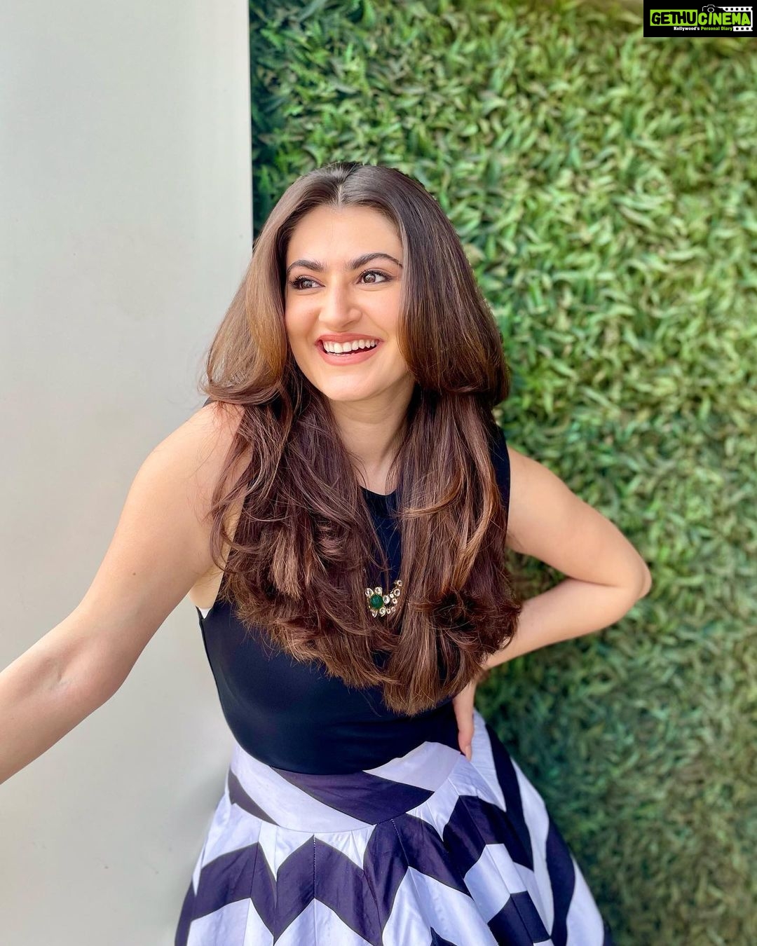 Shivaleeka Oberoi Instagram - Black & white person living in a colourful world. π―πͺπ¦ Stylist : @khyatibusa Style team : @vinisha_de_souza Hair & Makeup: @nehaseehra Asstd: @makeupbyishakothari Outfit : @ranbirmukherjeeofficial Ring : @curiocottage Earrings and set: @aulerthofficial x @suneetvarmaofficial #KhudaHaafizChapter2 #Nargis #Promotions #Ootd