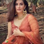 Shivaleeka Oberoi Instagram – Poetry in a world that was still learning the alphabet 🌸🌷