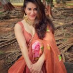 Shivaleeka Oberoi Instagram – Poetry in a world that was still learning the alphabet 🌸🌷